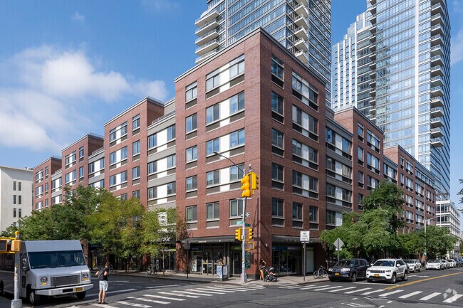 Primary Photo - 20 N 5th St