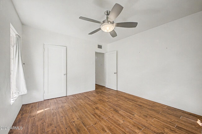 Building Photo - 1326 E Palm Ln
