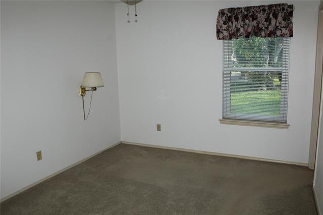Building Photo - 1204 Oakhill Dr