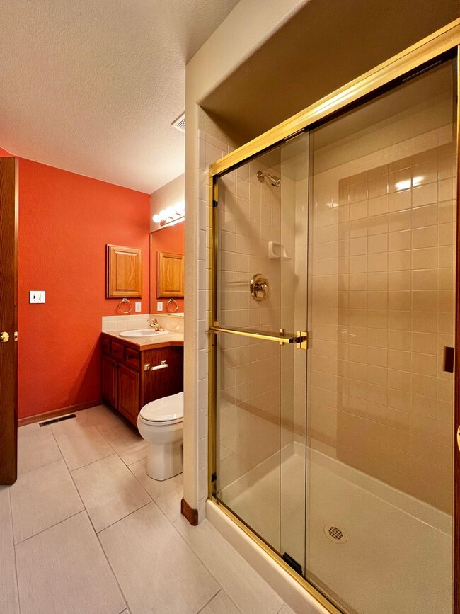 Building Photo - Stunning 4-Bedroom, 4-Bathroom Home in Sou...