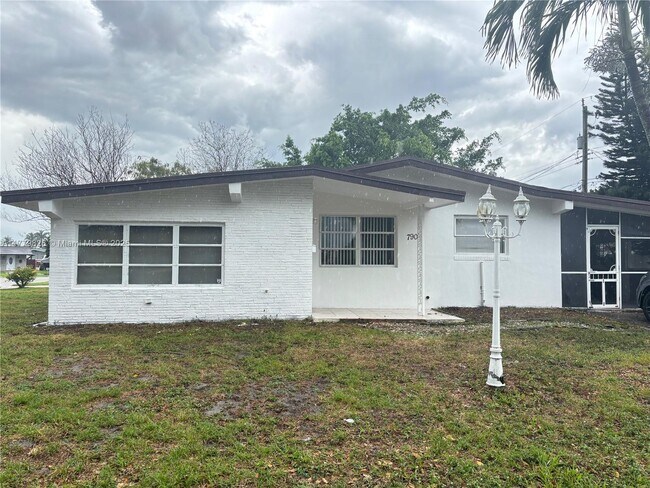 Primary Photo - 7900 NW 16th St