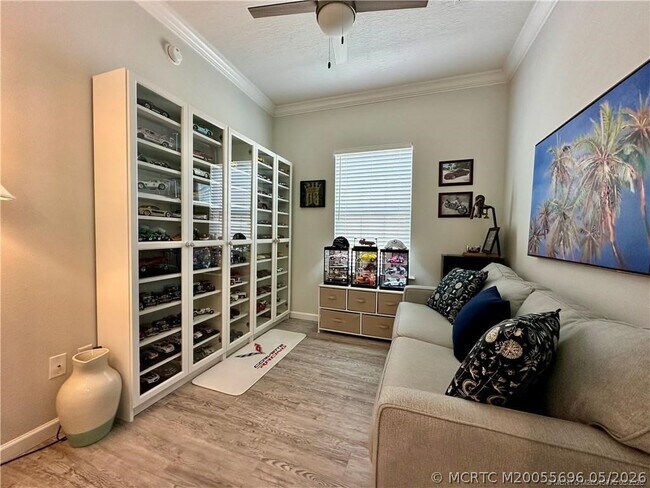 Building Photo - 352 NE Starboard Way