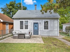 Building Photo - 7416 W Palatine Ave