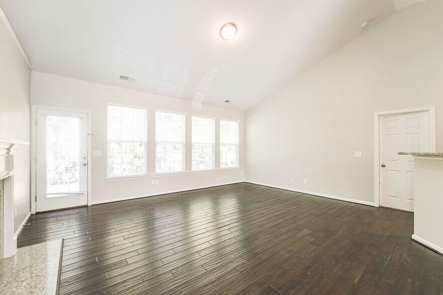 Building Photo - 17300 Hampton Trace Rd