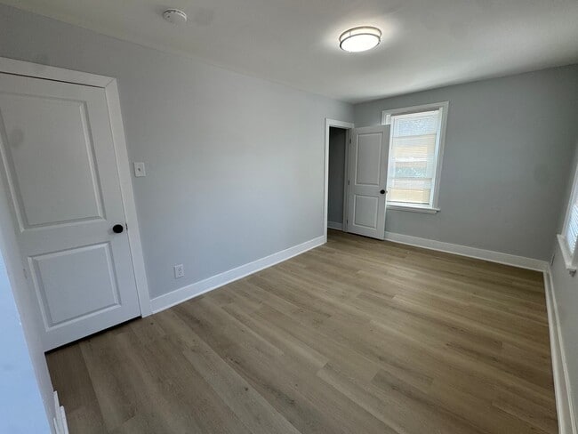 Building Photo - Remodeled 4bd/2 bath Home with Rear yard!!...