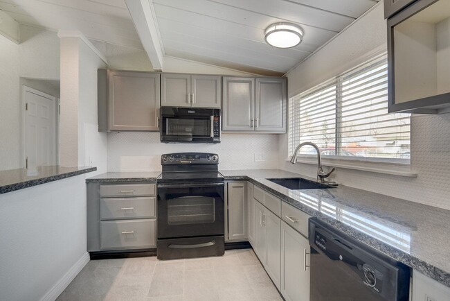 Building Photo - 918 S Arcadia St