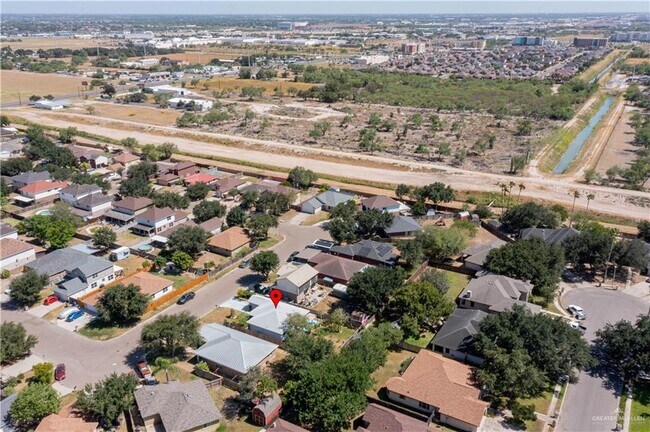 Building Photo - 17 Roundup Cir