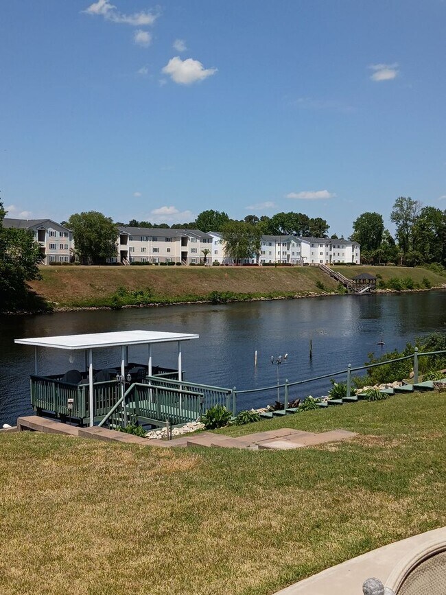 Building Photo - BRIDGEPORT