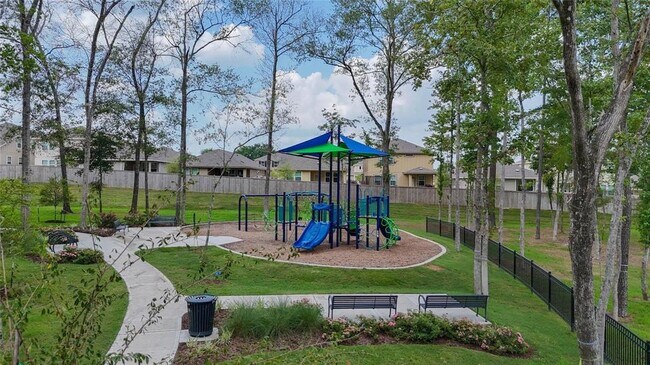 Building Photo - 18033 Martin Pines Dr