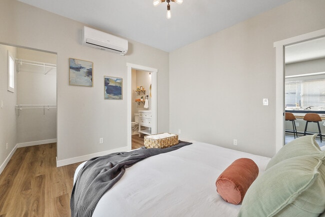 Building Photo - 1311 S Adams St