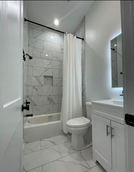 Building Photo - 638 Audubon St