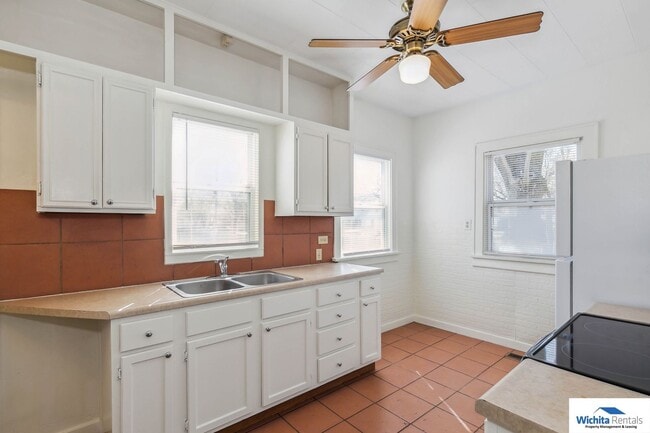 Building Photo - 2 bedroom 1 bath home