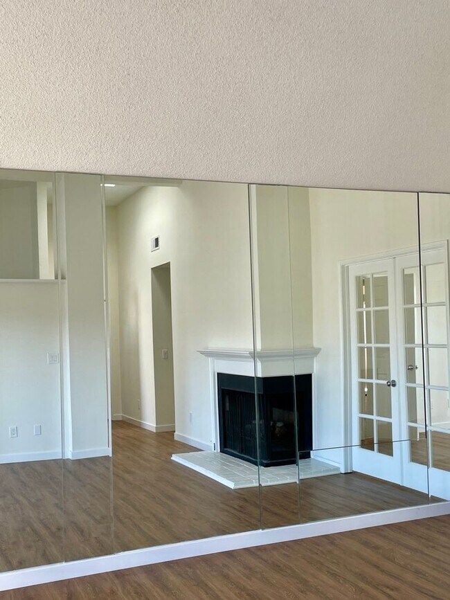 Building Photo - Welcome to Coastal Living at Its Finest!