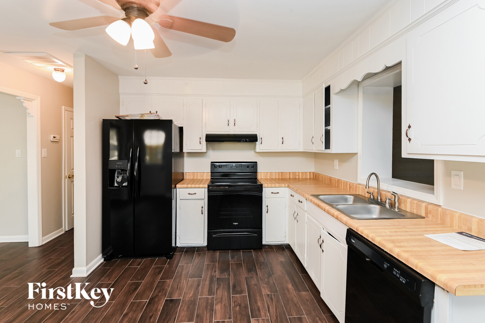 Building Photo - 901 Vickery Dr