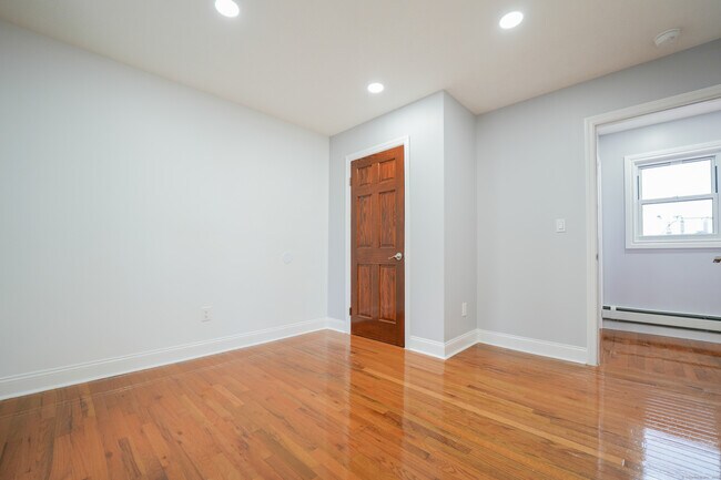 Building Photo - 377 Peck St