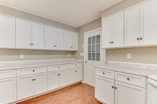 Building Photo - 208 Stonington Dr