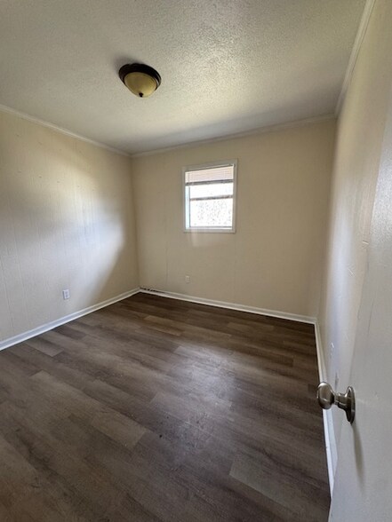 Building Photo - 705 W Washington Ave