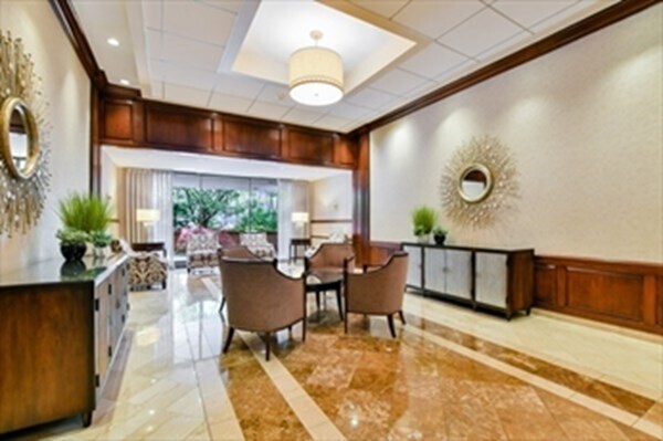 Building Photo - 2 Hawthorne Pl