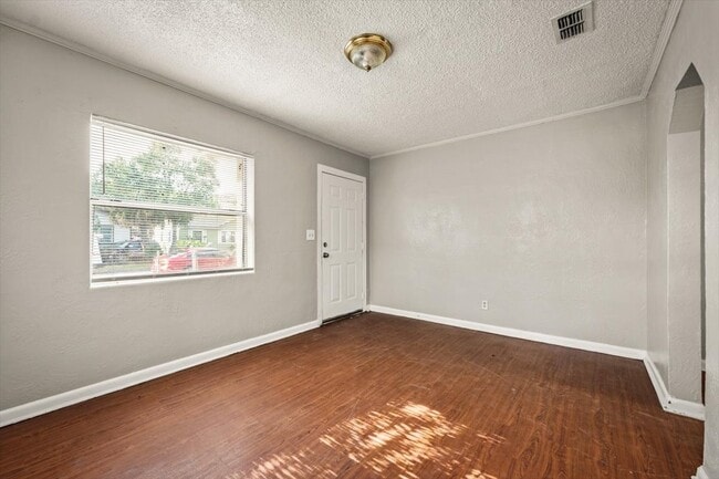 Building Photo - 1829 Lambert St