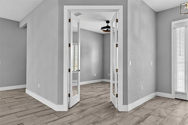 Building Photo - 70 Bannbury Ln