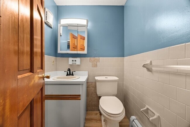 Building Photo - 39 Blendall St