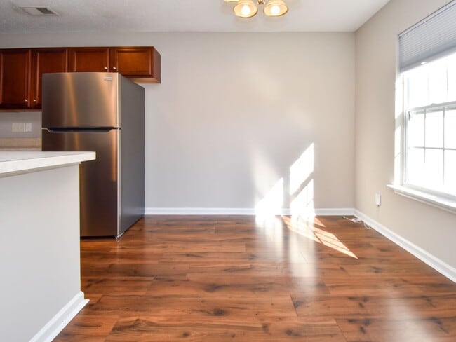 Building Photo - 33 Scott Hollow Dr