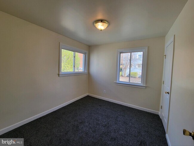 Building Photo - 713 Brandywine St SE