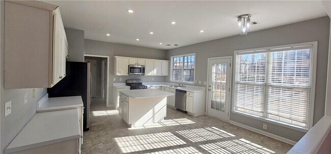 Building Photo - 350 Gaines Oak Way