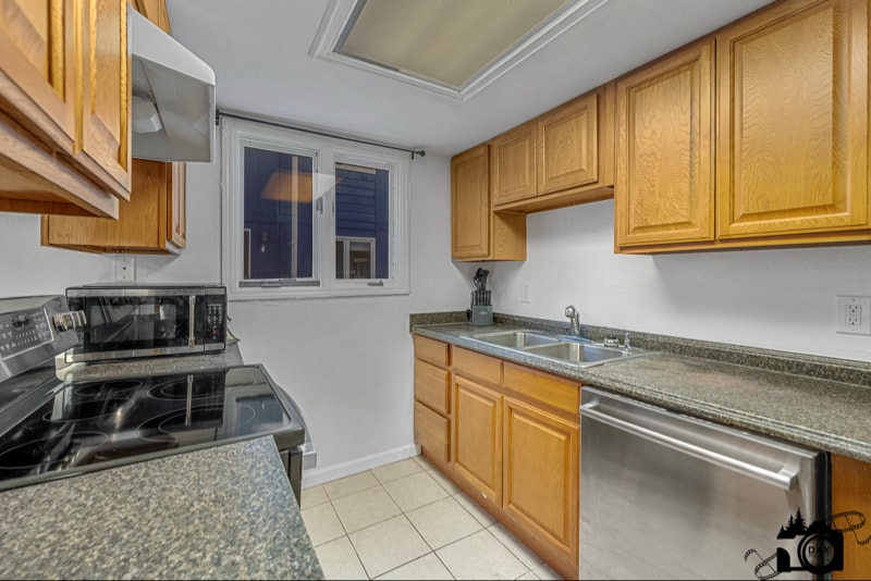 Building Photo - 4401 Reka Dr