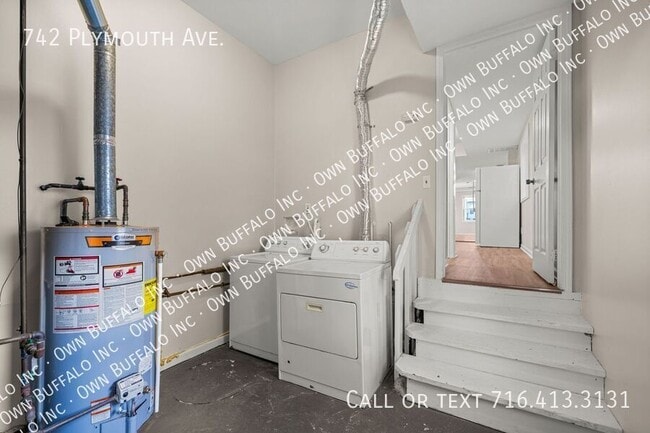 Building Photo - 742 Plymouth Ave