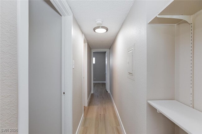 Building Photo - 1300 E Nelson Ave