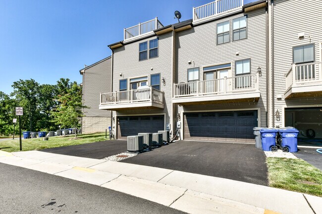 Building Photo - 3735 Powell Ln