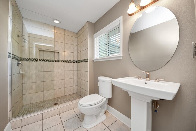 Building Photo - 9535 Vogue Ln