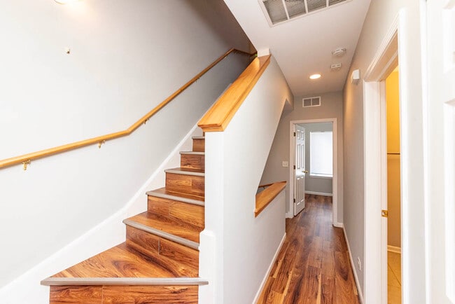 Building Photo - 2331 N Lister Ave