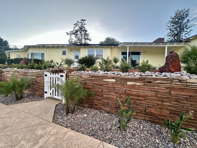 Building Photo - 9071 Paradise Park Dr