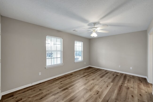 Building Photo - 12102 Mustang Ave