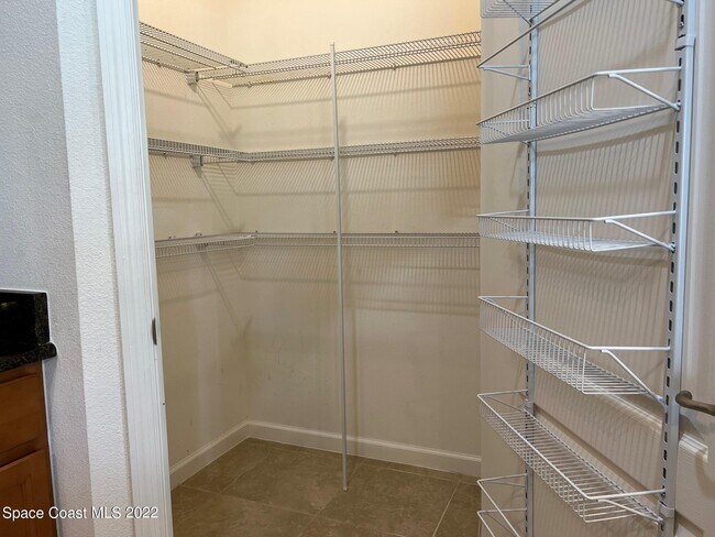 Building Photo - 728 Remington Green Dr SE