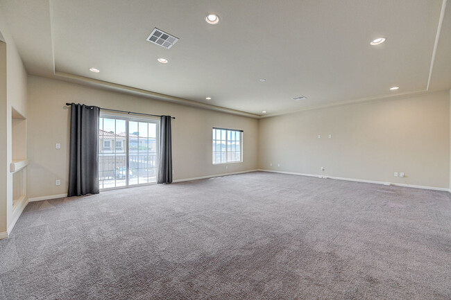 Building Photo - 706 Eros Ct