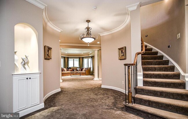Building Photo - 7841 Montvale Way