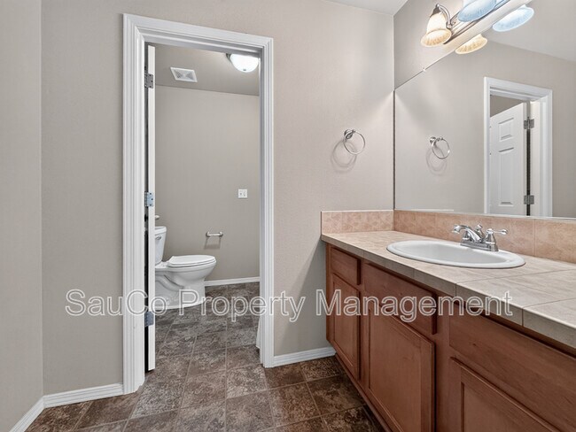 Building Photo - 1419 NE Lockheart Ln