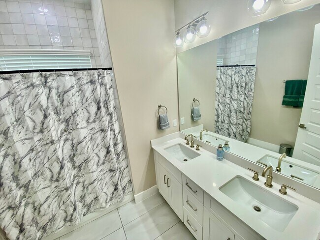 Building Photo - 305 Chobani Ln