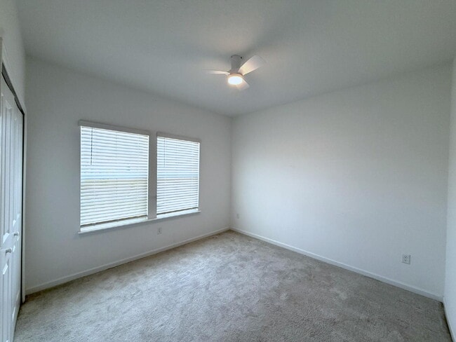 Building Photo - Highland Chase 3-Car Garage