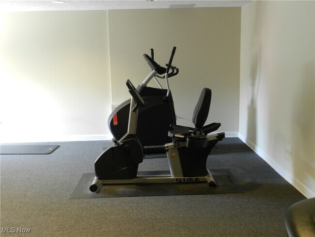 Building Photo - 2885 Pease Dr