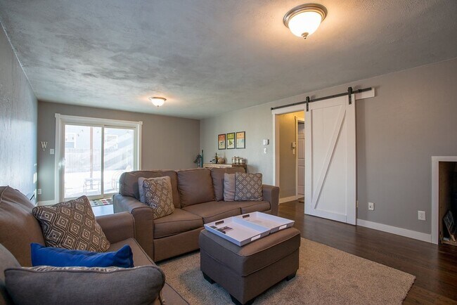 Building Photo - Charming 3-Bedroom Home on a Spacious Corn...