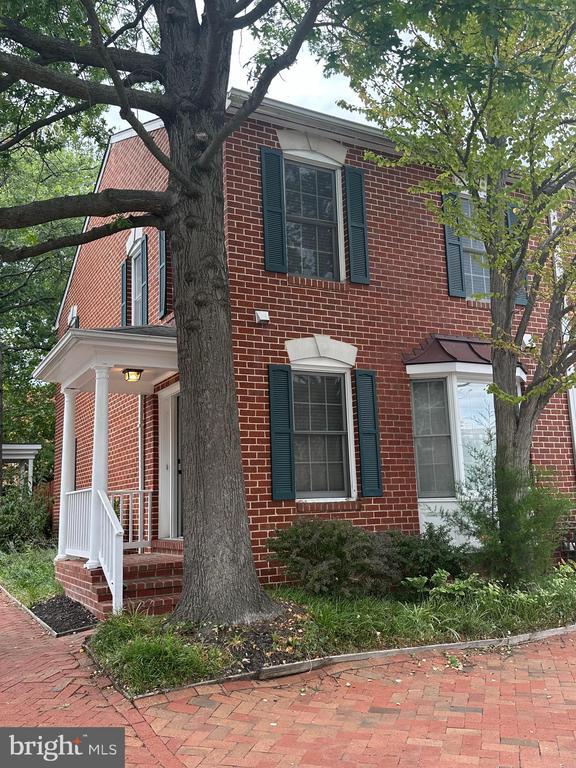Building Photo - 2120 N Tazewell Ct