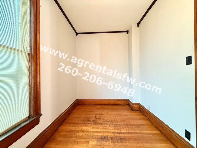 Building Photo - 3 Bedroom House