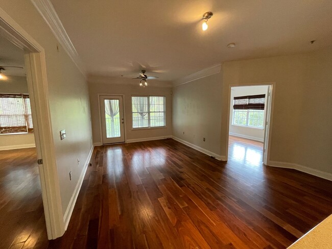 Building Photo - Upscale Condo In Park West