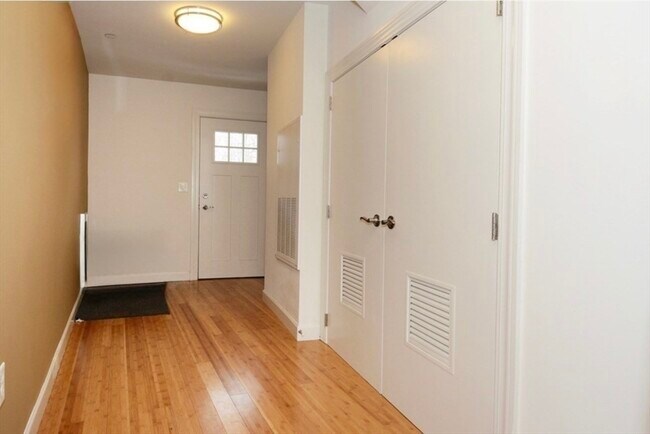 Building Photo - 2009 Symmes Cir