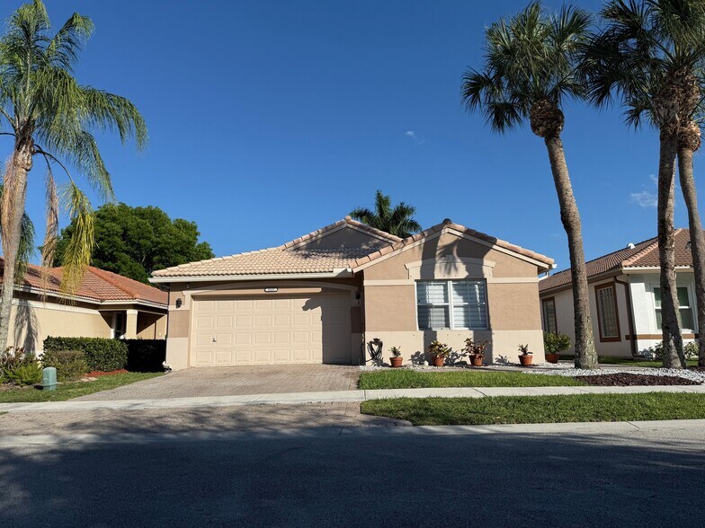 Building Photo - 5527 NW 125th Ter