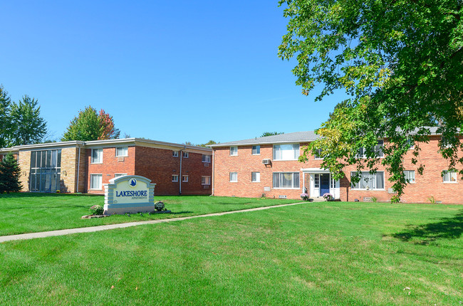 Building Photo - Lakeshore Apartments